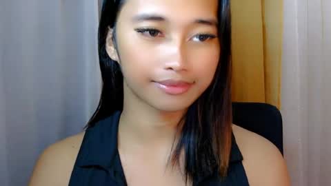 Snapshot of maecums chatting on July 21, 10:17 am mae online show from July 21, 10:17 am