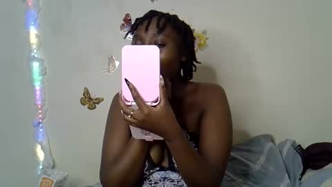 Maee online show from November 18, 6:56 pm