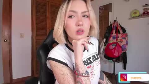 Maeve  schedule 11 am- 530 pm colombia time  online show from November 25, 2:06 pm