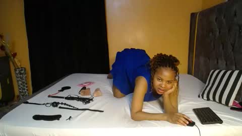 Snapshot of maepot chatting on October 27, 5:17 pm PENDO AND VIV online show from October 27, 5:17 pm