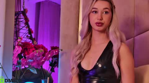 M. online show from November 26, 7:37 pm