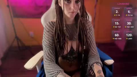 Snapshot of maevee chatting on October 29, 9:11 am Maevee online show from October 29, 9:11 am