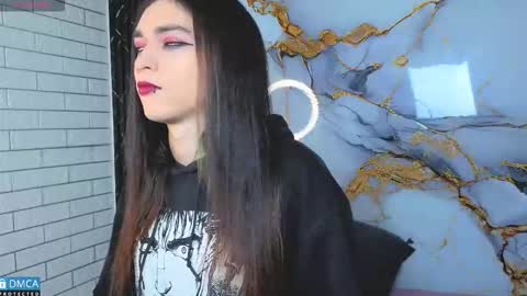 Snapshot of maevekuro chatting on January 16, 3:32 am maevekuro online show from January 16, 3:32 am