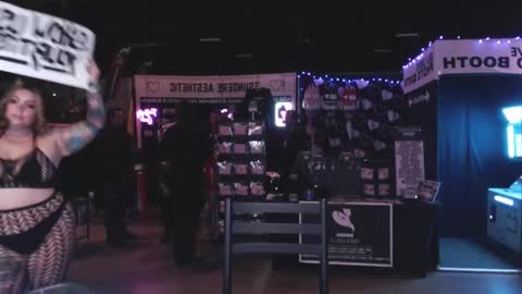 Snapshot of maevemads chatting on October 19, 5:57 pm Meaves online show from October 19, 5:57 pm