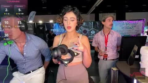 Snapshot of maevemads chatting on November 8, 2:01 am Meaves online show from November 8, 2:01 am