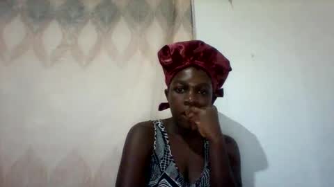 maevre_ online show from February 8, 3:26 pm