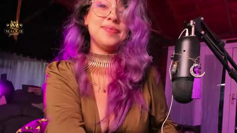 Snapshot of maggie_queen chatting on October 2, 11:01 pm Luna online show from October 2, 11:01 pm
