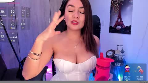 ISABEL online show from November 10, 11:04 pm