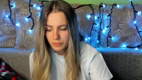 Maggie online show from November 8, 1:39 am