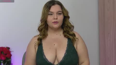 MaggieDevon online show from September 21, 7:32 am