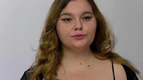 MaggieDevon online show from September 23, 11:35 am