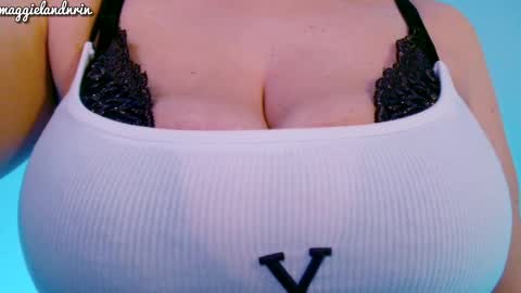 Maggie   online show from October 14, 2:01 am