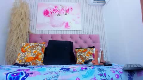 Snapshot of maggy_big_tits chatting on October 30, 12:01 am maggy_big_tits online show from October 30, 12:01 am