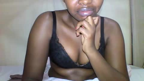 Snapshot of magic_bliss chatting on February 25, 6:39 pm Bliss online show from February 25, 6:39 pm