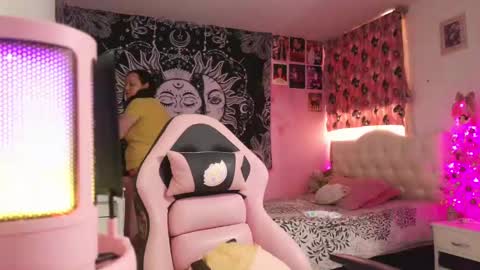 Claire online show from December 7, 8:05 pm