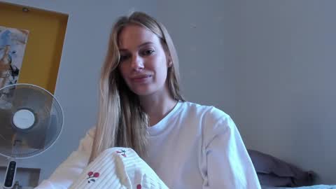 Snapshot of magic_couple13 chatting on November 14, 9:41 am Alice online show from November 14, 9:41 am