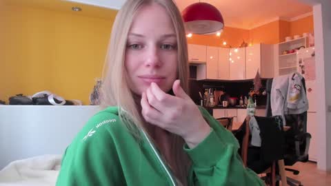 Snapshot of magic_couple13 chatting on January 19, 9:35 am Alice online show from January 19, 9:35 am