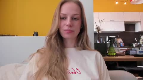 Alice  online show from May 8, 11:48 am