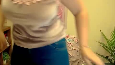 Snapshot of magic_kristy chatting on November 25, 8:25 am Kristy online show from November 25, 8:25 am