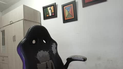 Snapshot of magic_milk23 chatting on September 24, 3:43 am magic_milk23 online show from September 24, 3:43 am