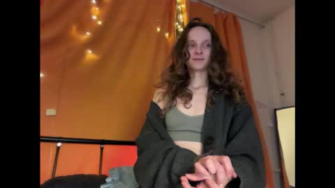 Mikky or Moon online show from October 3, 6:05 pm