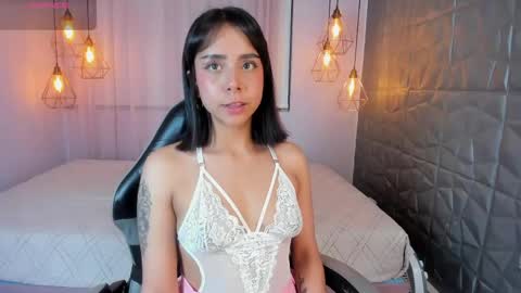 Snapshot of magic_oliviah chatting on April 24, 3:42 am Oliviah online show from April 24, 3:42 am