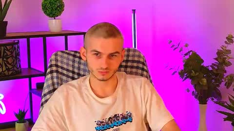 Snapshot of magic_storms chatting on March 5, 1:01 am magic_storms online show from March 5, 1:01 am