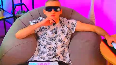 Snapshot of magic_storms chatting on March 6, 1:24 am magic_storms online show from March 6, 1:24 am