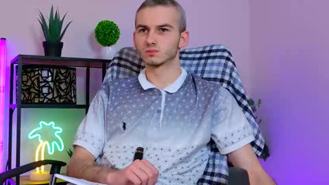 Snapshot of magic_storms chatting on March 12, 1:23 am magic_storms online show from March 12, 1:23 am