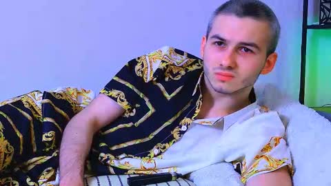 Snapshot of magic_storms chatting on March 20, 1:43 am magic_storms online show from March 20, 1:43 am