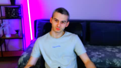 Snapshot of magic_storms chatting on March 25, 1:22 am magic_storms online show from March 25, 1:22 am