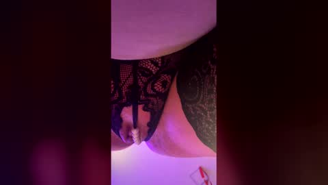 Snapshot of magic_woman_ya chatting on April 25, 11:13 pm magic_woman_ya online show from April 25, 11:13 pm