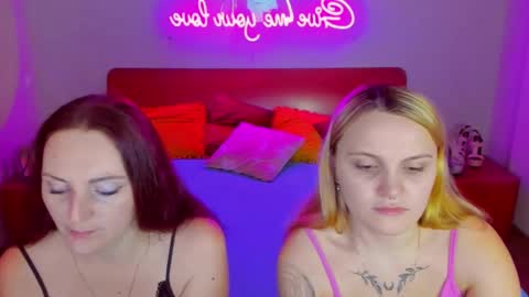 Lili and Bella online show from January 8, 7:24 am