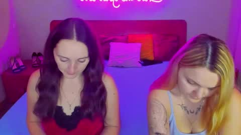 Lili and Bella online show from January 10, 7:04 am
