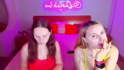 Lili and Bella online show from February 5, 7:39 am