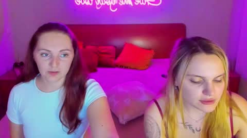 Lili and Bella online show from March 6, 10:30 am