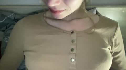 Snapshot of magicgirl50053 chatting on April 20, 5:37 pm magicgirl50053 online show from April 20, 5:37 pm