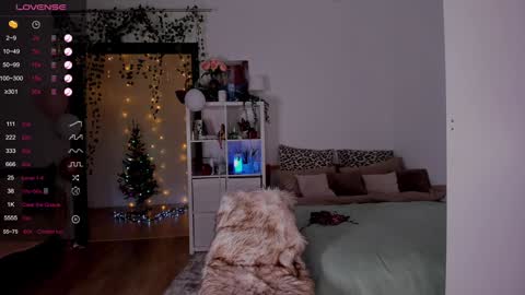 Snapshot of magiclovexo chatting on December 16, 9:57 am MagicLove online show from December 16, 9:57 am