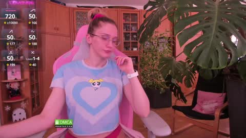 Nicole online show from February 7, 12:50 pm