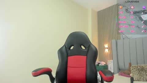 Snapshot of magievans1 chatting on May 8, 7:08 pm magievans1 online show from May 8, 7:08 pm