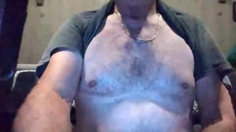 Snapshot of magnit4723 chatting on October 1, 10:27 pm magnit4723 online show from October 1, 10:27 pm