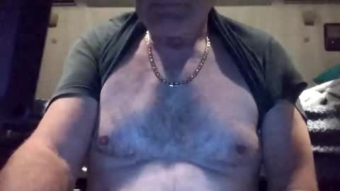 Snapshot of magnit4723 chatting on November 22, 2:32 am magnit4723 online show from November 22, 2:32 am