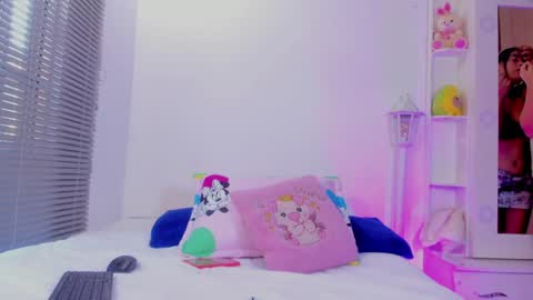 Snapshot of maia_goldenn chatting on January 18, 12:36 pm maia online show from January 18, 12:36 pm