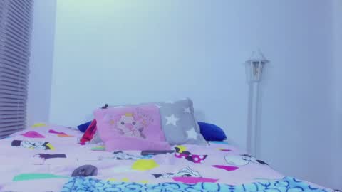 Snapshot of maia_goldenn chatting on February 8, 12:28 pm maia online show from February 8, 12:28 pm