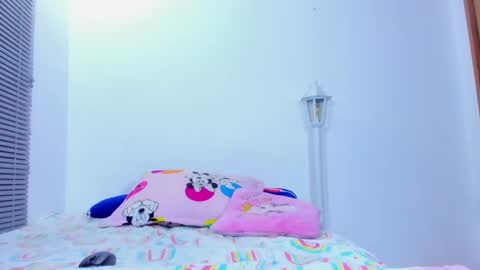 Snapshot of maia_goldenn chatting on February 27, 9:22 am maia online show from February 27, 9:22 am