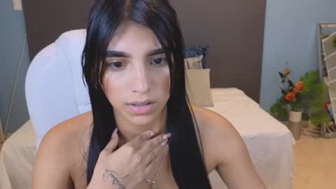 Snapshot of maiaa_ruiz chatting on December 15, 4:37 pm Maiaa Ruiz online show from December 15, 4:37 pm