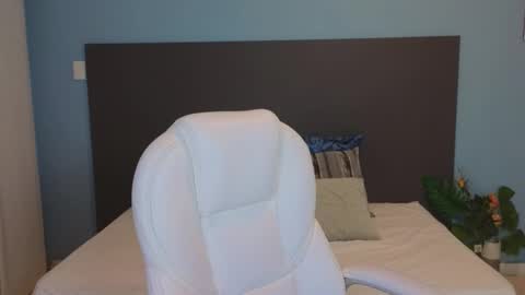 Snapshot of maiaa_ruiz chatting on February 3, 12:36 pm Maiaa Ruiz online show from February 3, 12:36 pm