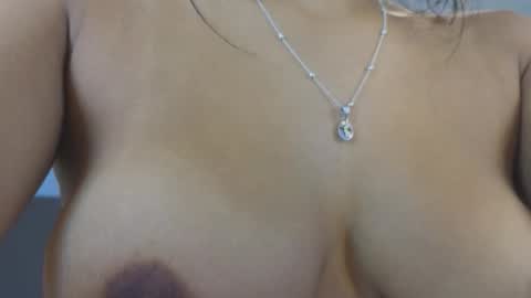 Snapshot of maiaa_ruiz chatting on October 31, 3:35 pm Maiaa Ruiz online show from October 31, 3:35 pm