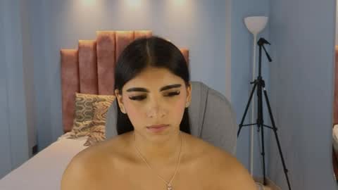 Maiaa Ruiz  online show from May 5, 2:30 am