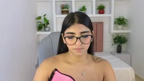 Maiaa Ruiz  online show from May 12, 1:30 pm